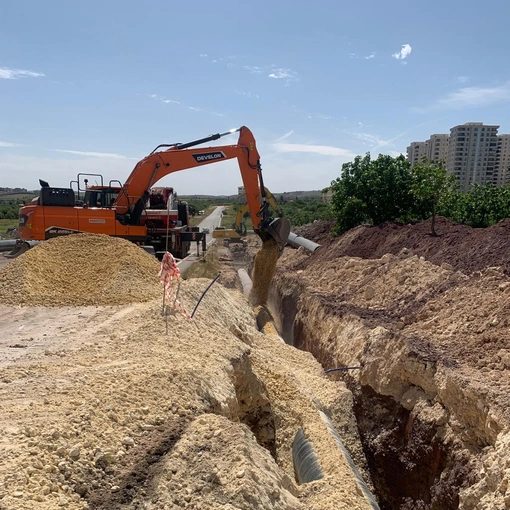 Alt Yapı Çalışmalarında İş Makinası Kiralamanın Önemi